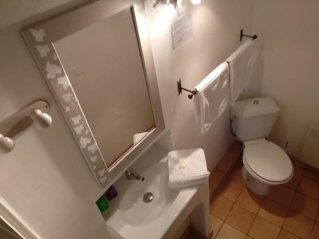 Double Room with Private Bathroom room - Image 3
