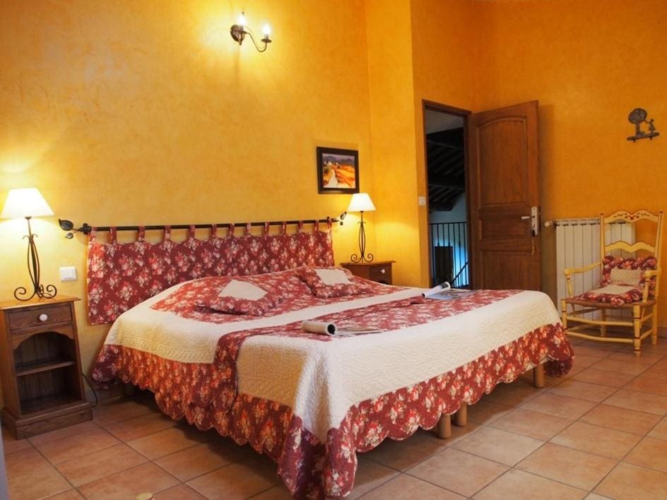 Standard Triple Room room - Image 1