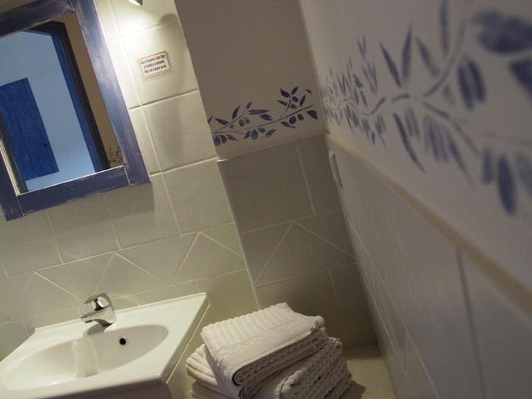Standard Twin Room room - Image 3
