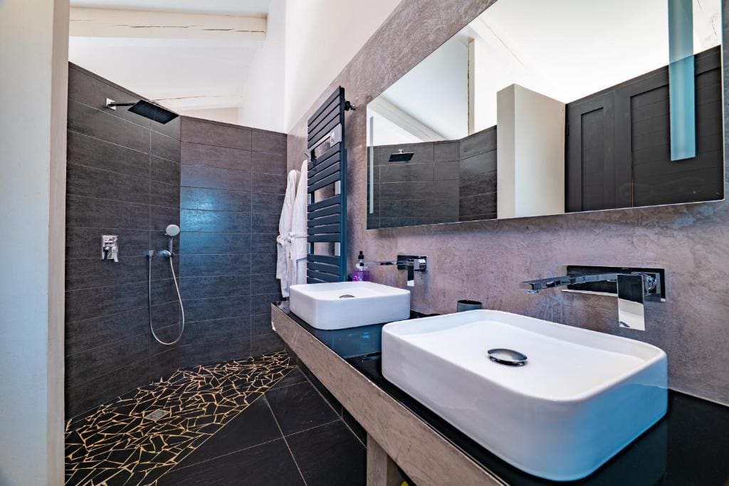 Standard Quadruple Suite room - Image 3