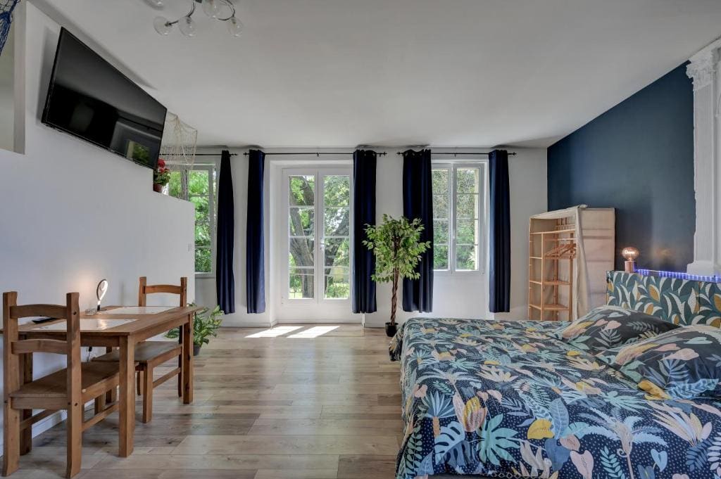 Queen Room with Garden View room - Image 2