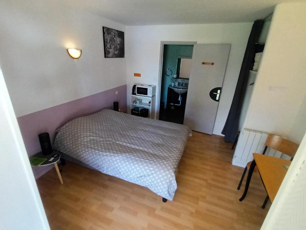 Room room - Image 2
