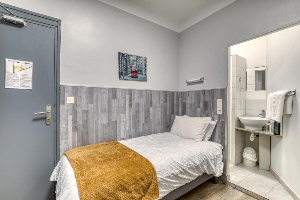 Economy Double Room room - Image 3