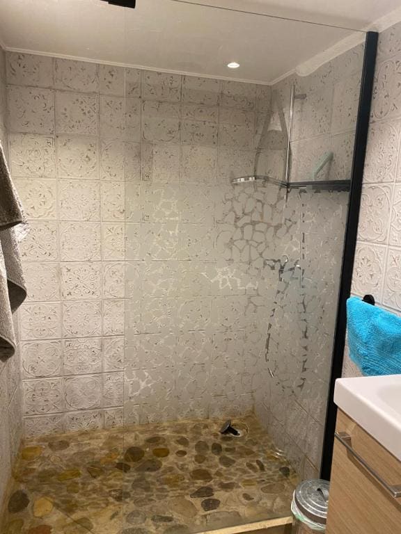 Twin Room with Private Bathroom room - Image 2