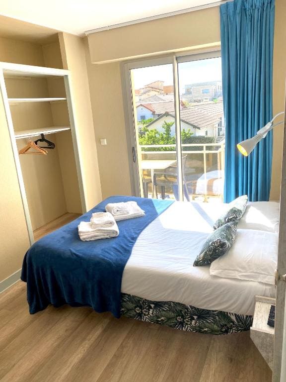 Double Room with Balcony room - Image 2