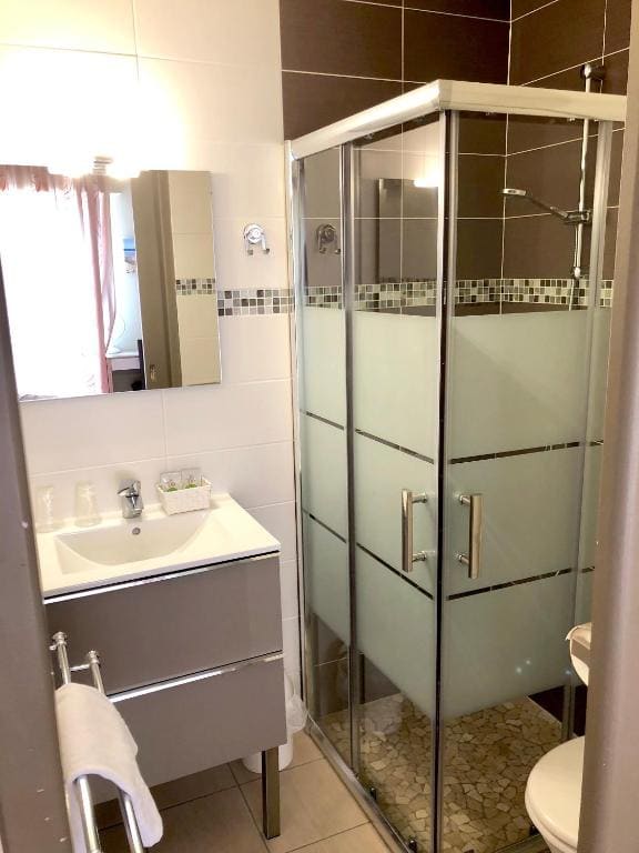 Double Room with Balcony room - Image 3
