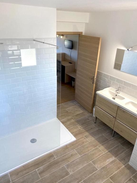 Quadruple Room with Balcony room - Image 1