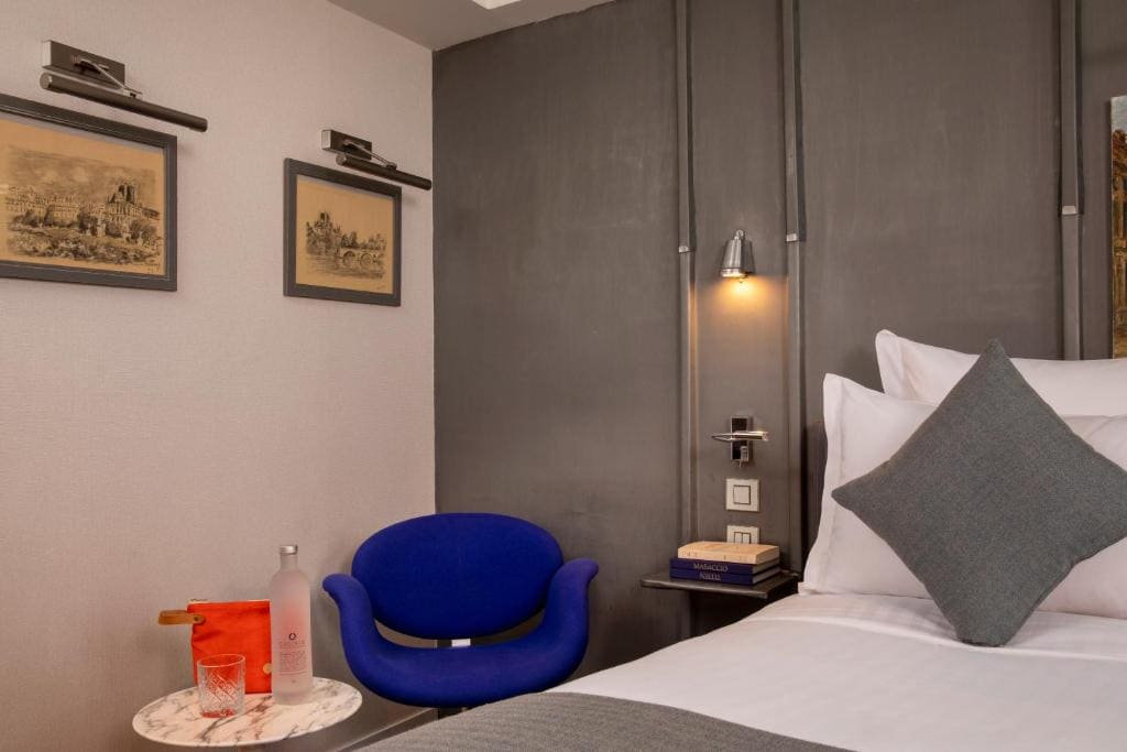 Two Adjacent Rooms room - Image 3