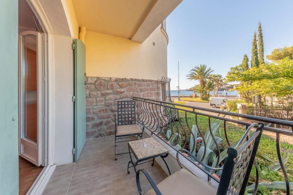 Family Room with Balcony room - Image 3