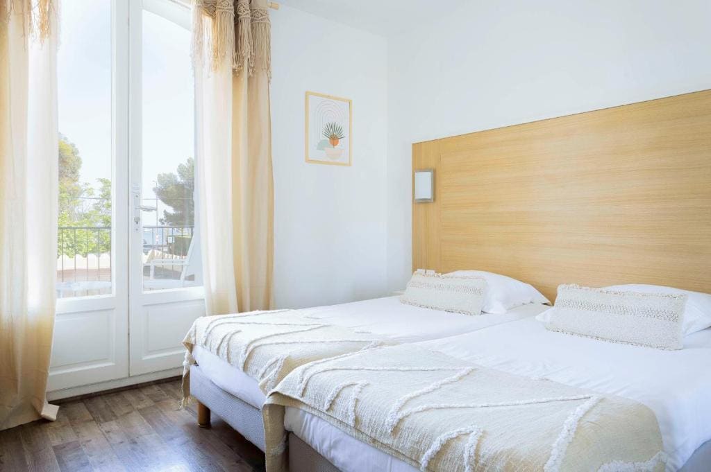 Standard Twin/Double Room with Balcony room - Image 1
