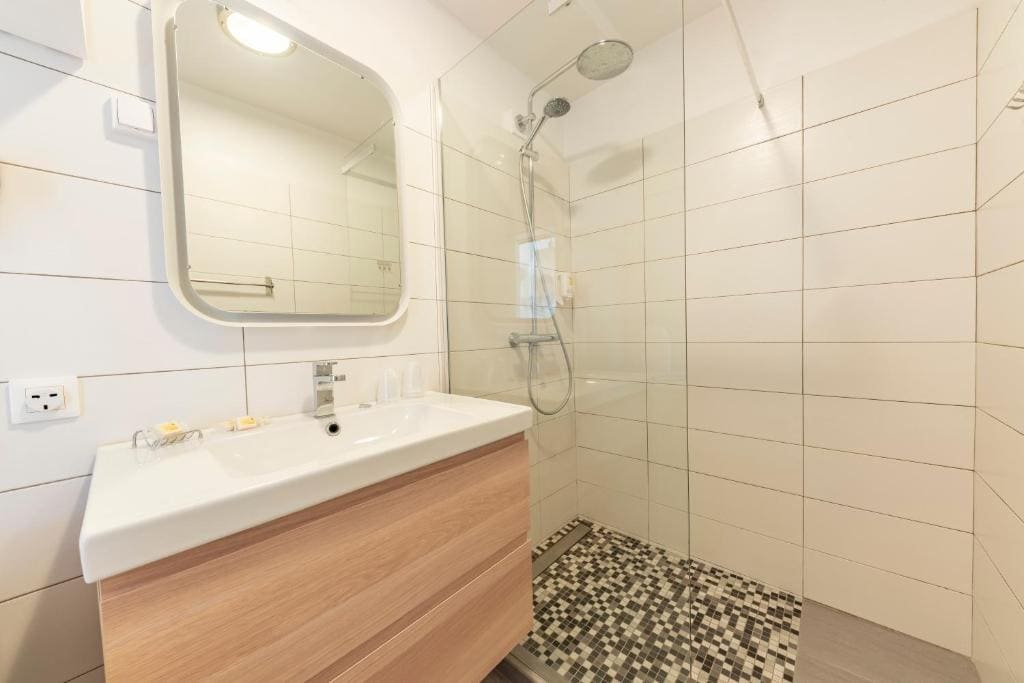 Superior Suite with Sea View room - Image 1