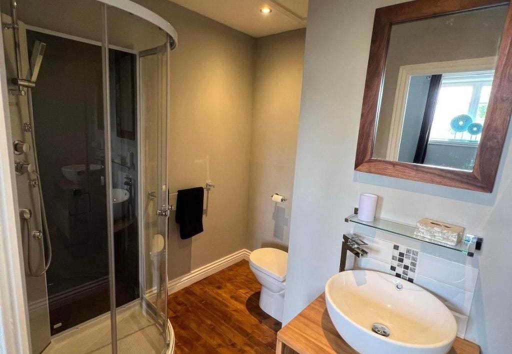 Double Room with Private Bathroom room - Image 1