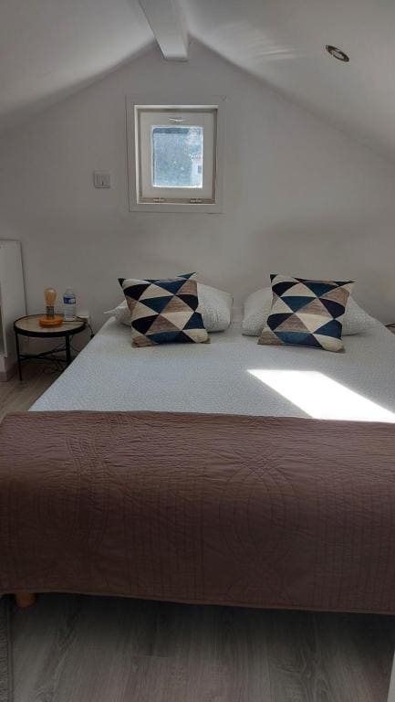 One-Bedroom Cottage room - Image 1
