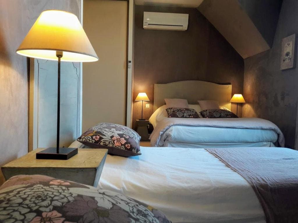 Comfort Quadruple Room room - Image 3