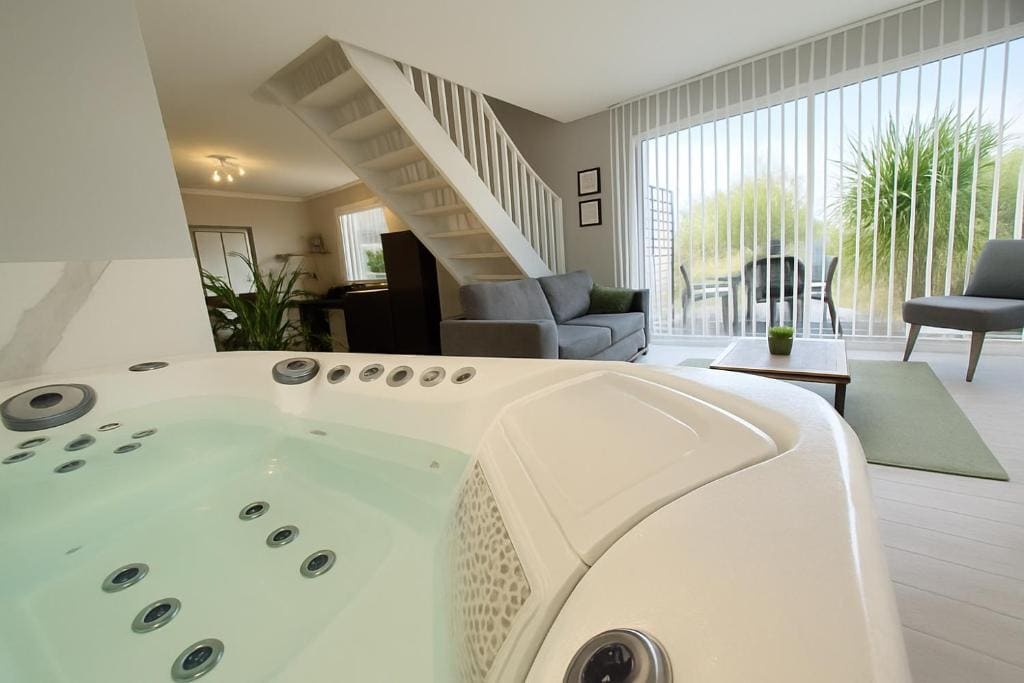 King Room with Spa Bath room - Image 2
