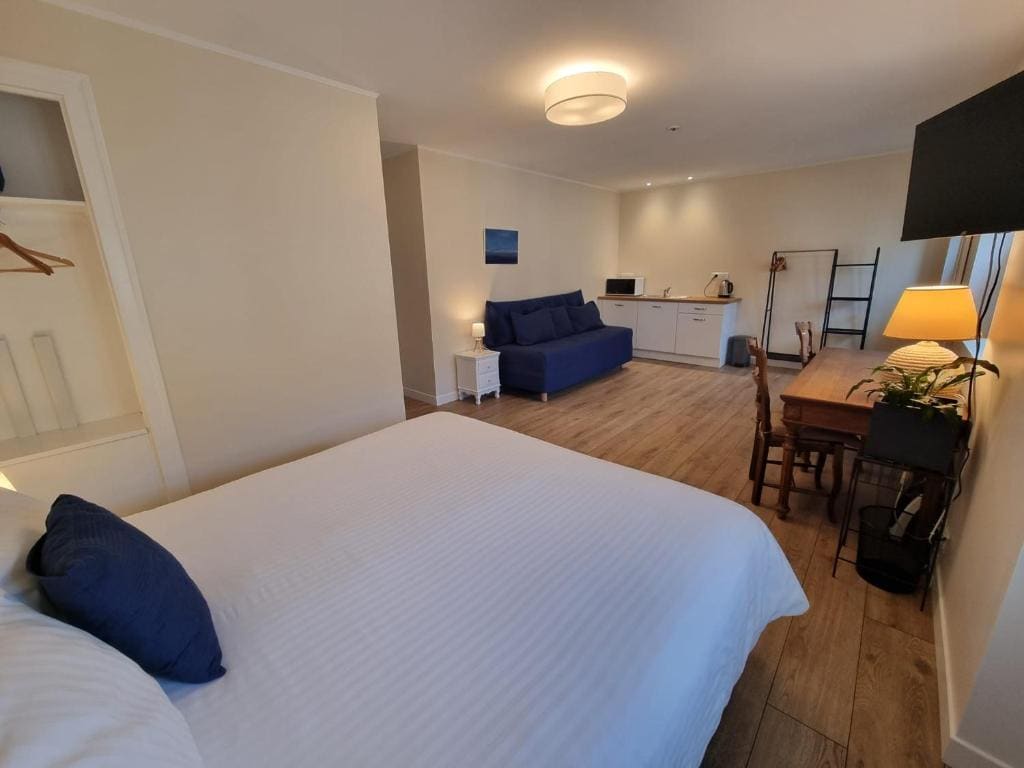 Family Room room - Image 1