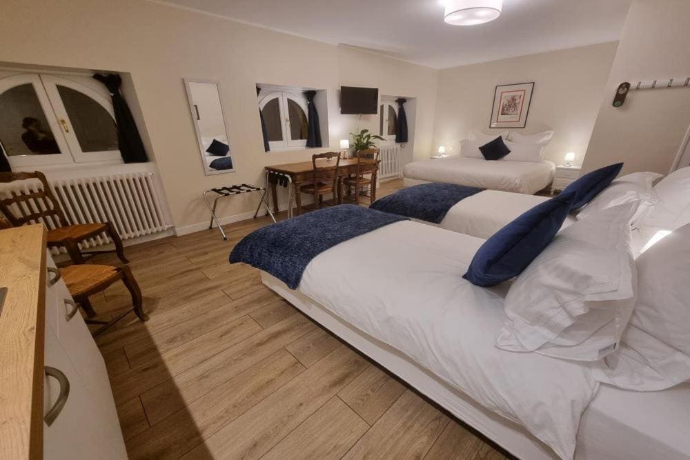 Family Room room - Image 2