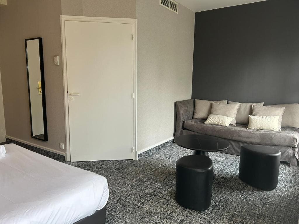 Family Room room - Image 3