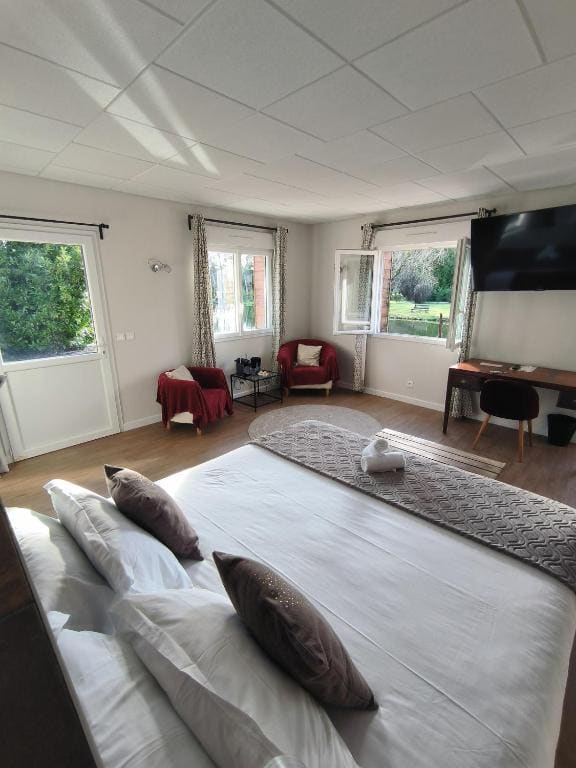 Double Room with Spa Bath room - Image 3