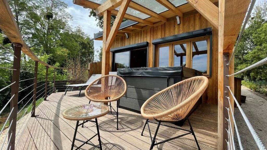 Superior Chalet room - Image 2