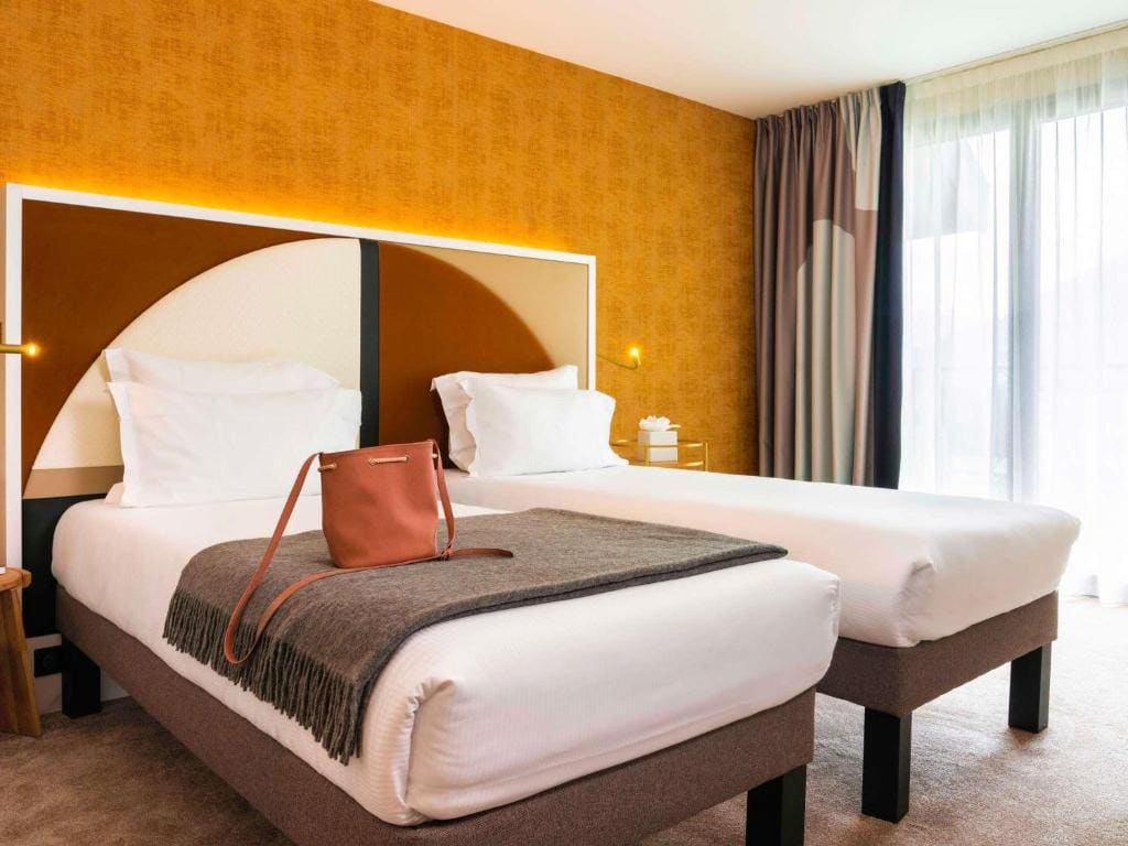 Classic Room with Two Single Beds and Sofa Bed room - Image 2
