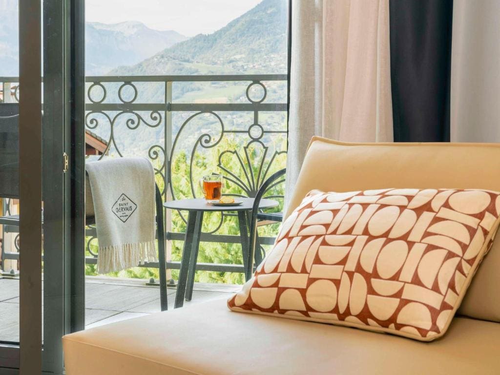 Classic Room with Two Single Beds and Sofa Bed room - Image 3