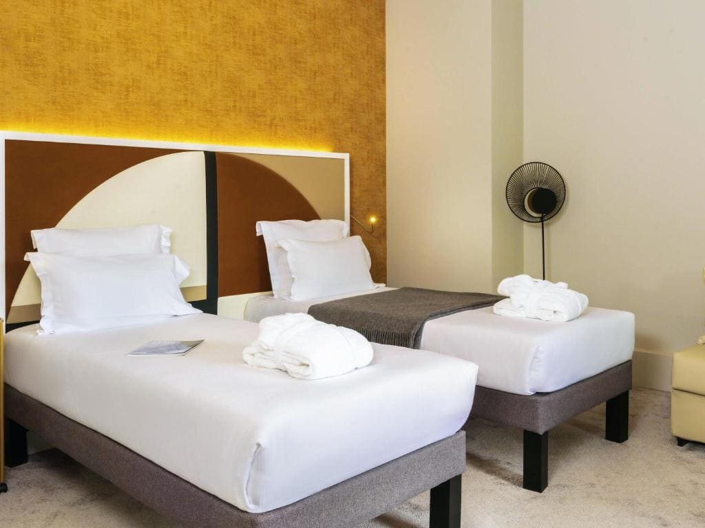 Classic Room with Two Single Beds and Sofa Bed room - Image 1