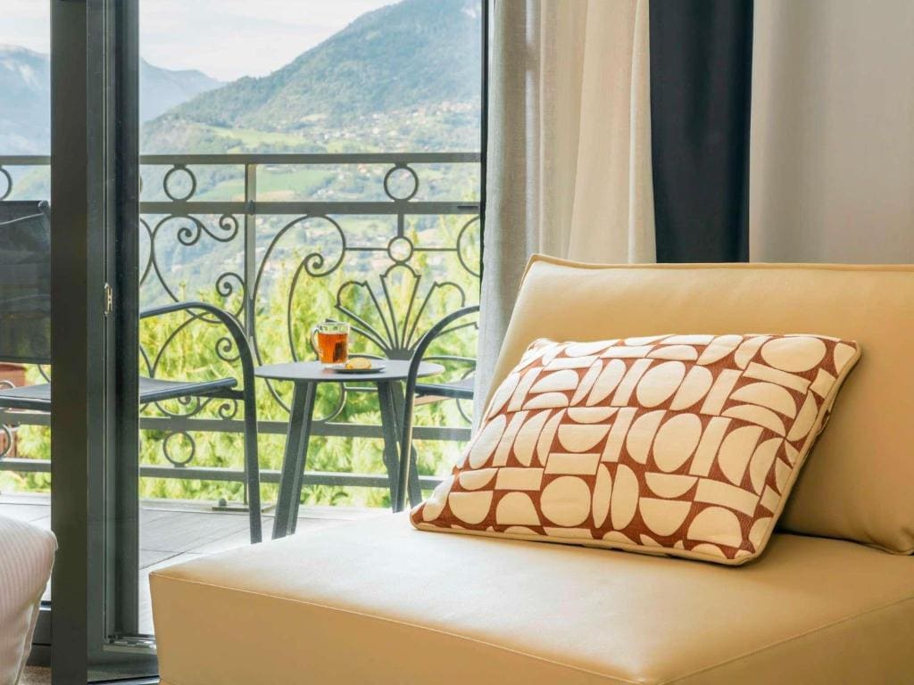 Superior Double Room with Sofa room - Image 3