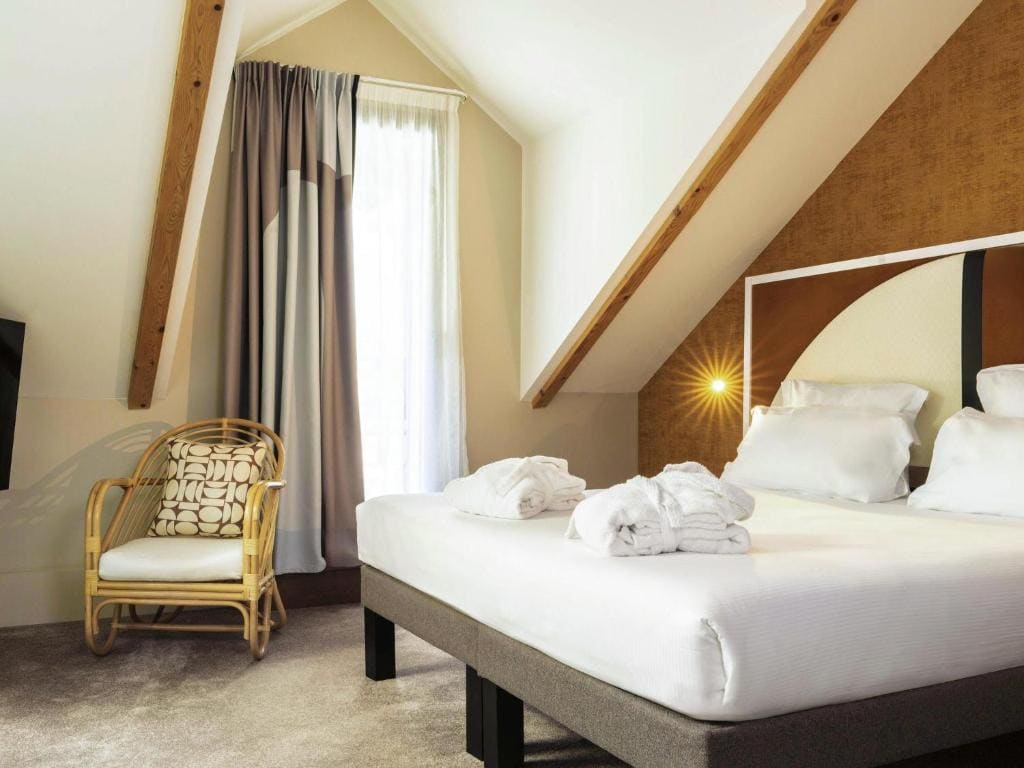 Superior Double Room with Sofa room - Image 2