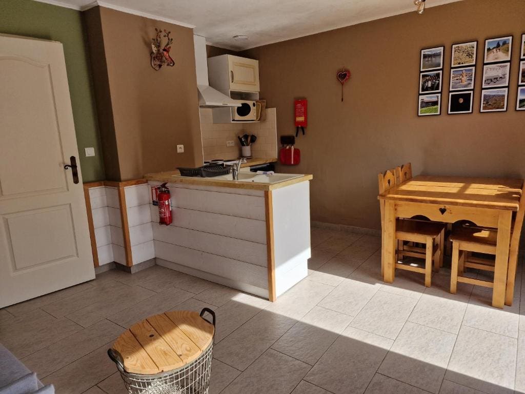 One-Bedroom Cottage room - Image 2