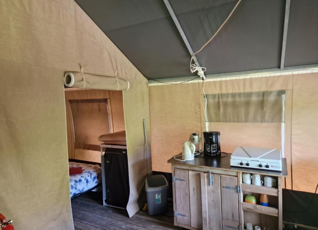 Tent room - Image 1