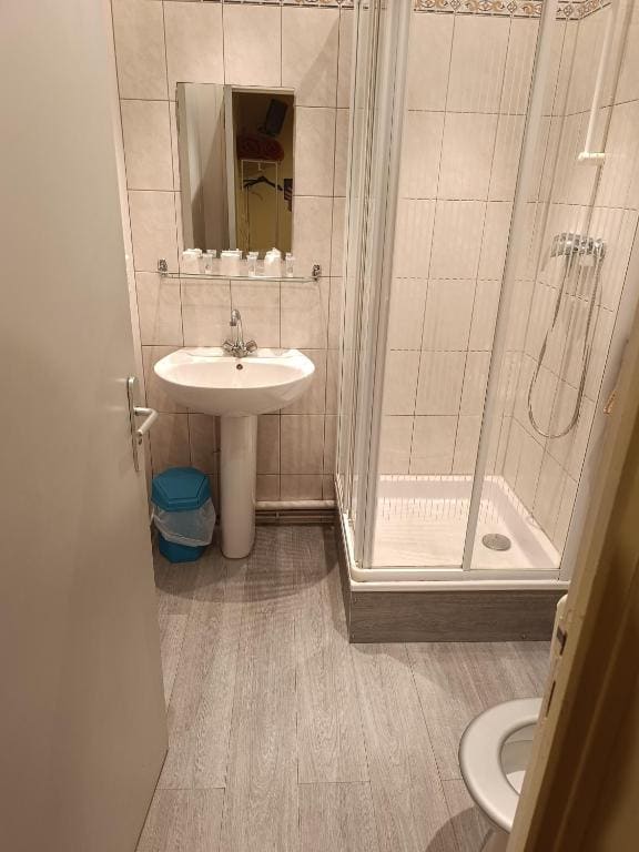 Double Room with Garden View room - Image 2