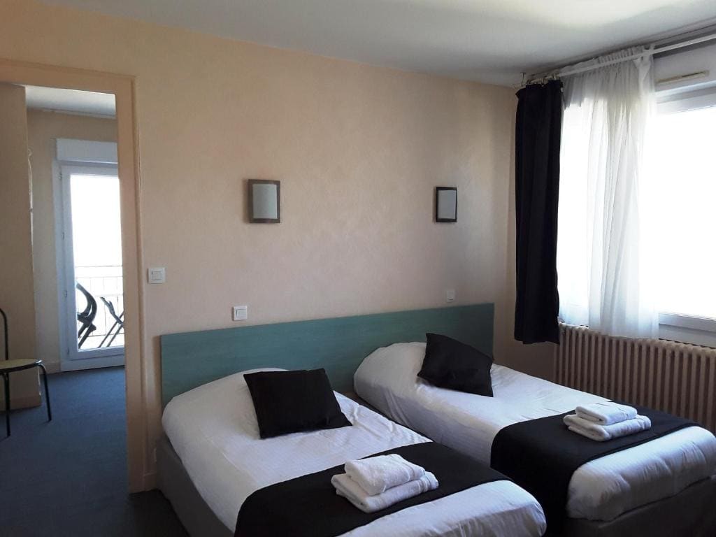 Quadruple Room with Lake View room - Image 2