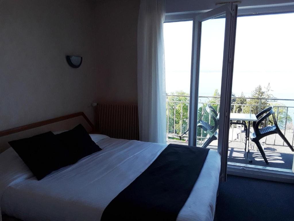 Triple Room with Lake View room - Image 2