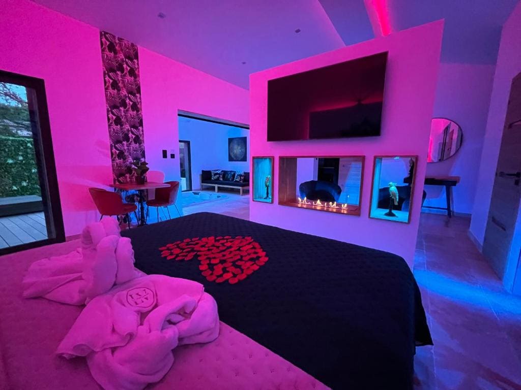 Deluxe Room room - Image 1