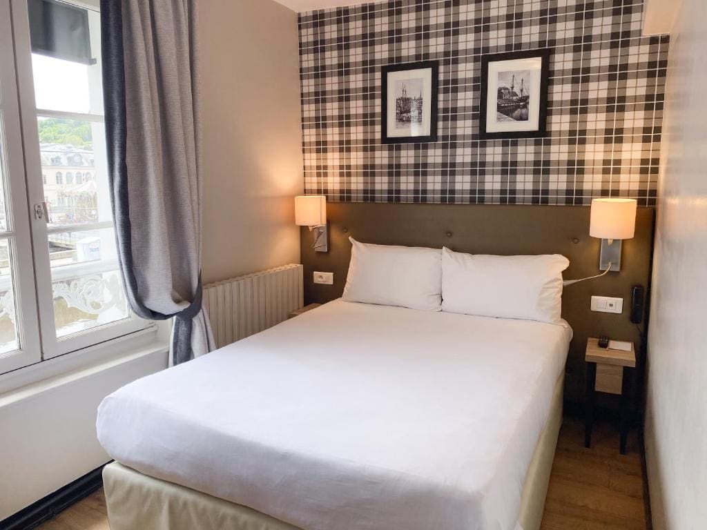Apartment with One Queen Bed and Sofa Bed - Stair Access Only/ Annex / No air conditioning room - Image 2