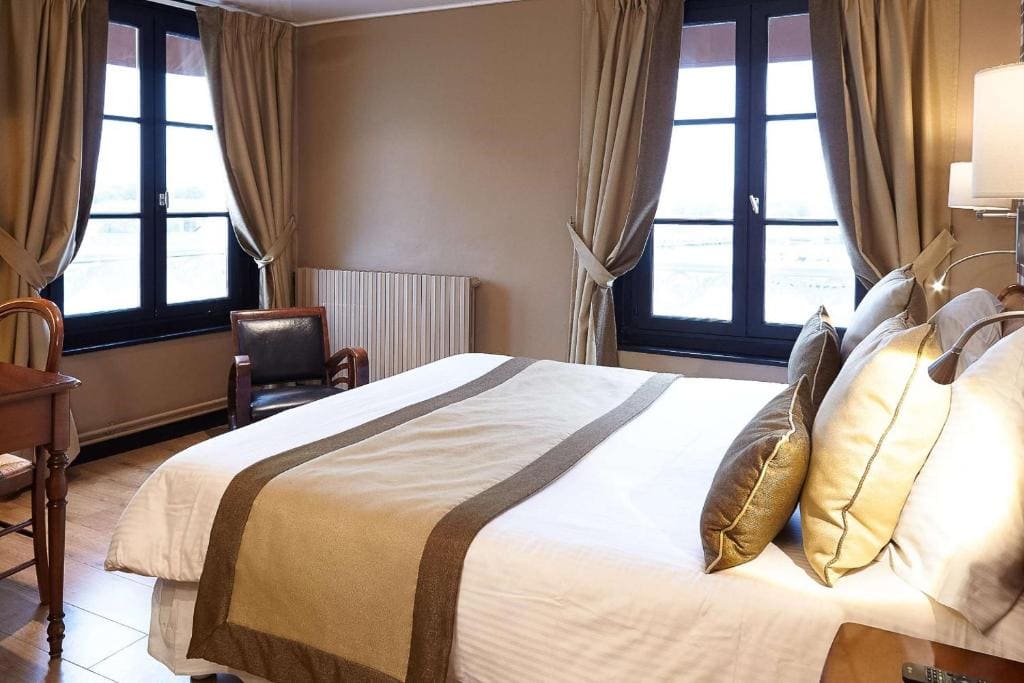 Apartment with One Queen Bed and Sofa Bed - Stair Access Only/ Annex / No air conditioning room - Image 1