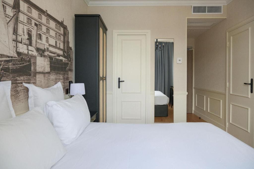 Superior Double Room - Port View room - Image 3
