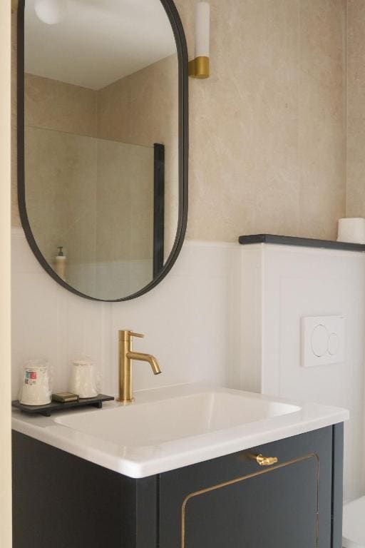 Superior Triple Room with Harbour Entrance View room - Image 2