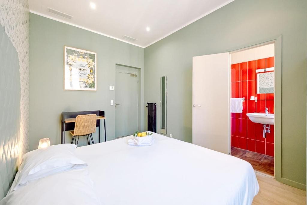 Double or Twin Room with City View room - Image 2