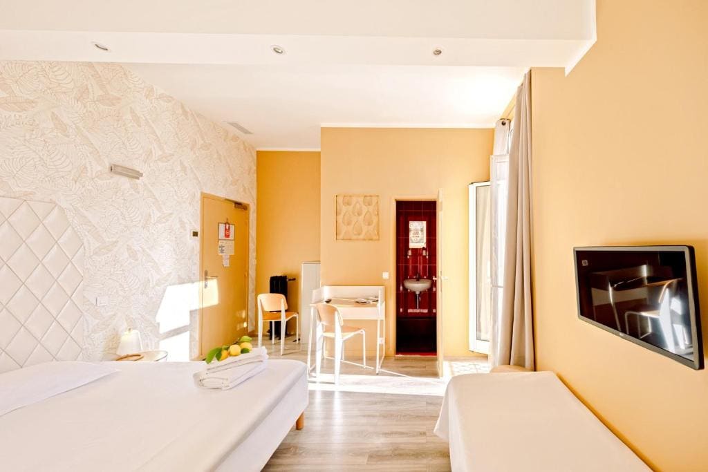 Quadruple Room room - Image 2