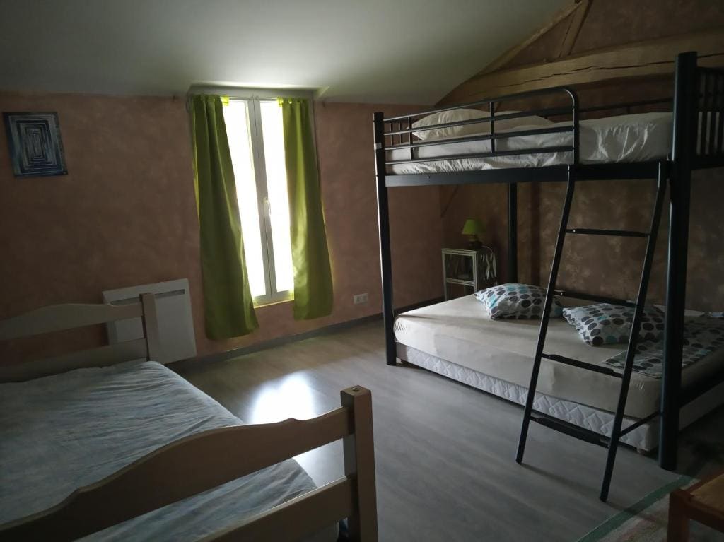 Standard Family Room room - Image 2