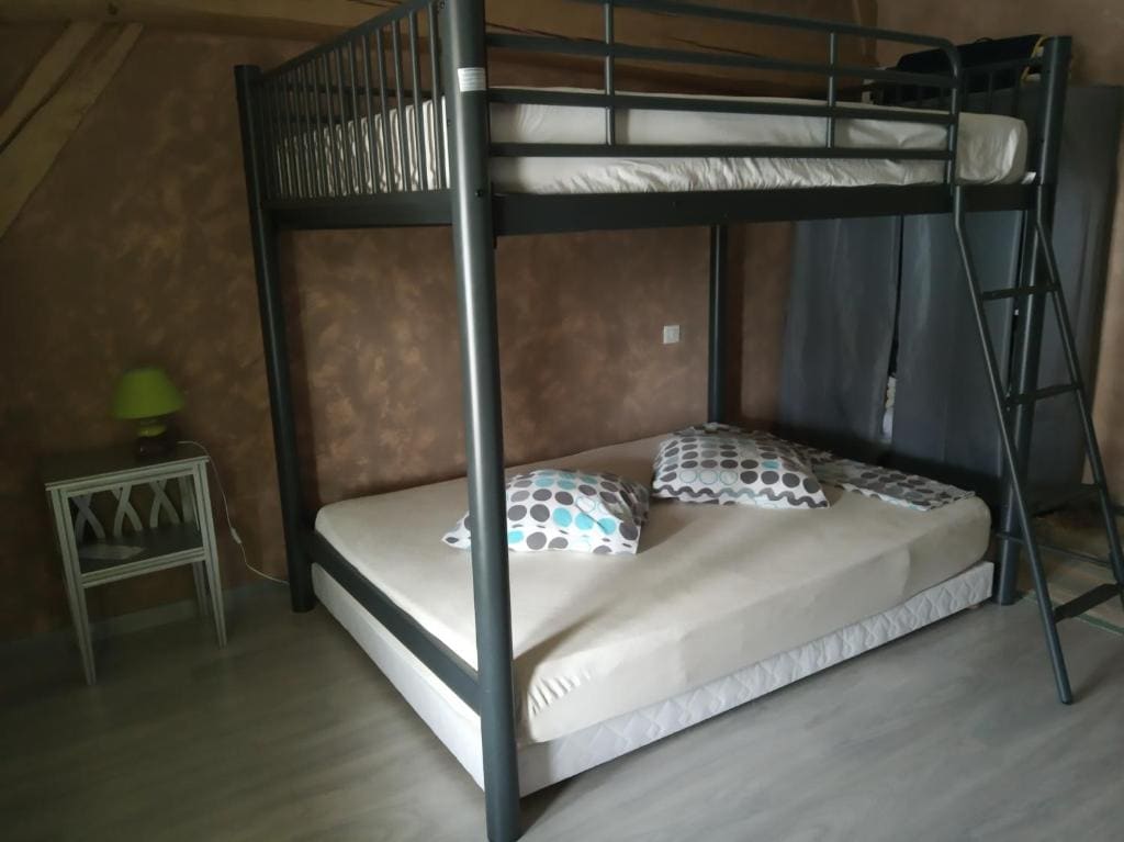 Standard Family Room room - Image 1
