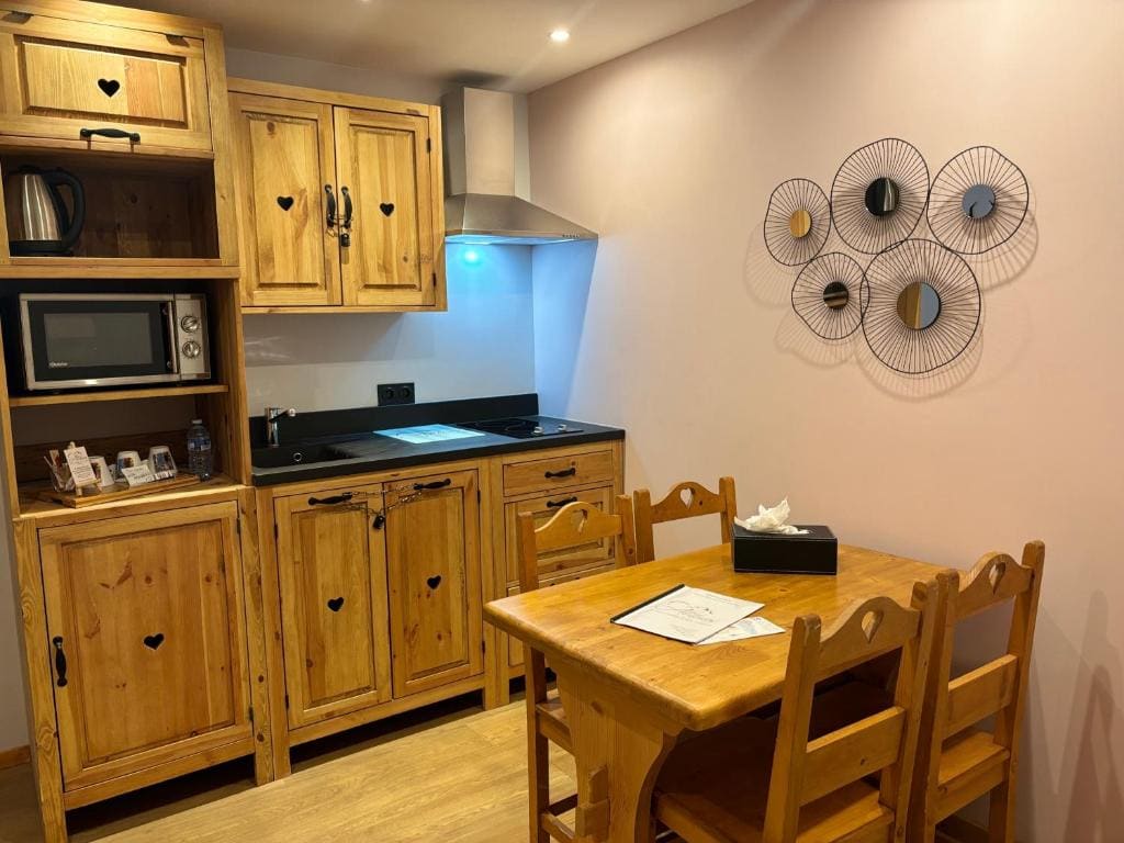 One-Bedroom Apartment room - Image 2