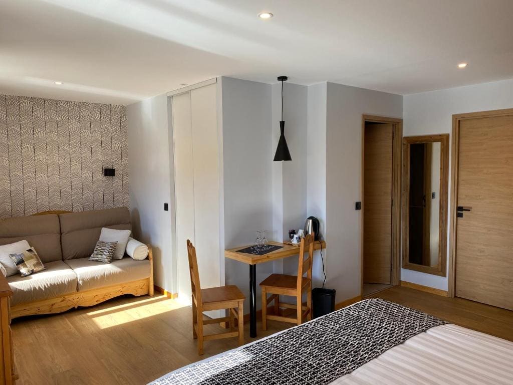 Superior Triple Room room - Image 1