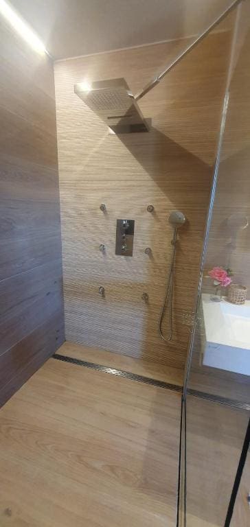 Double Room with Spa Bath room - Image 3
