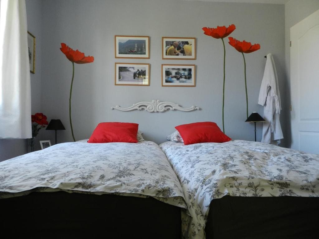 Standard Twin Room room - Image 1