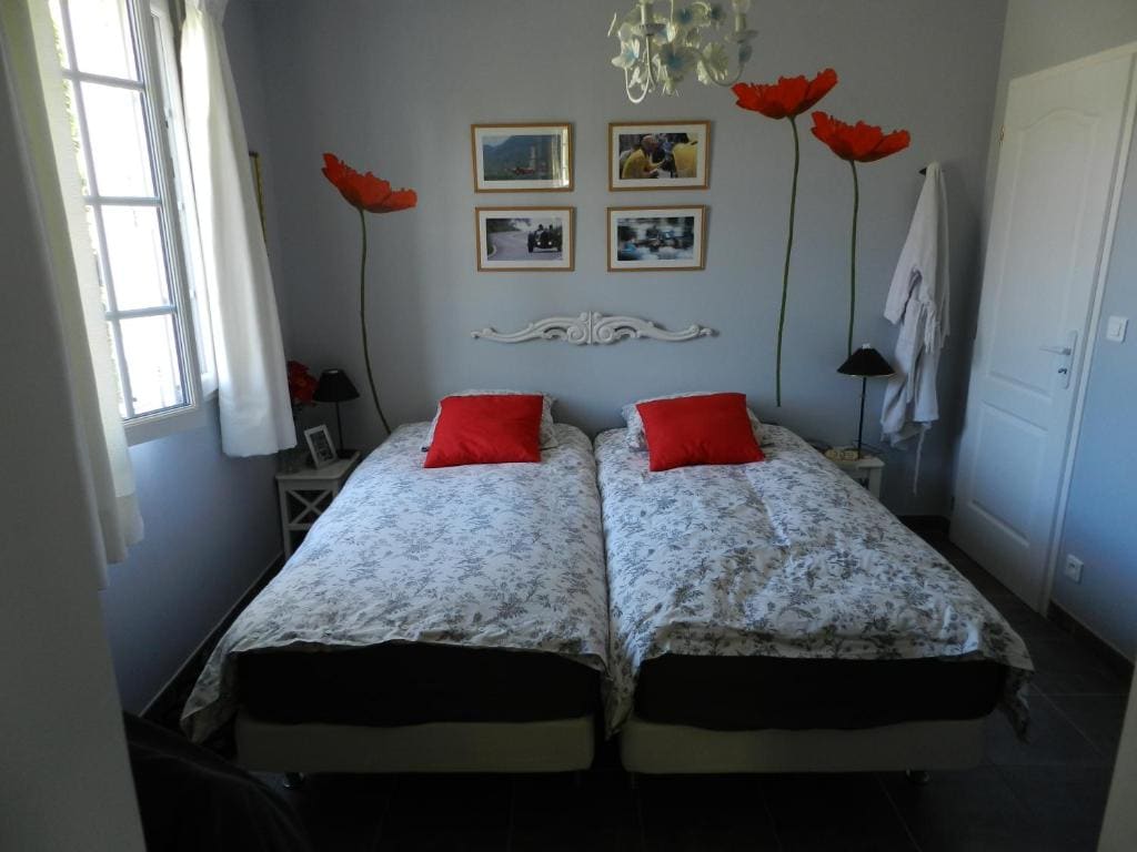 Standard Twin Room room - Image 2