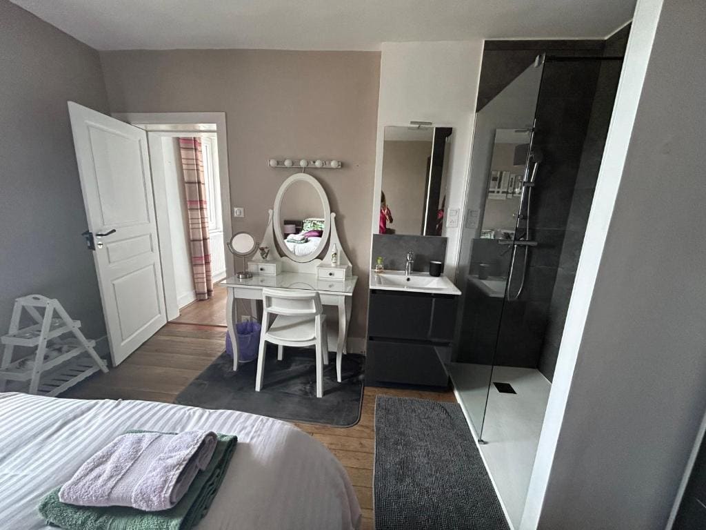 Standard Double Room with private external toilet room - Image 2