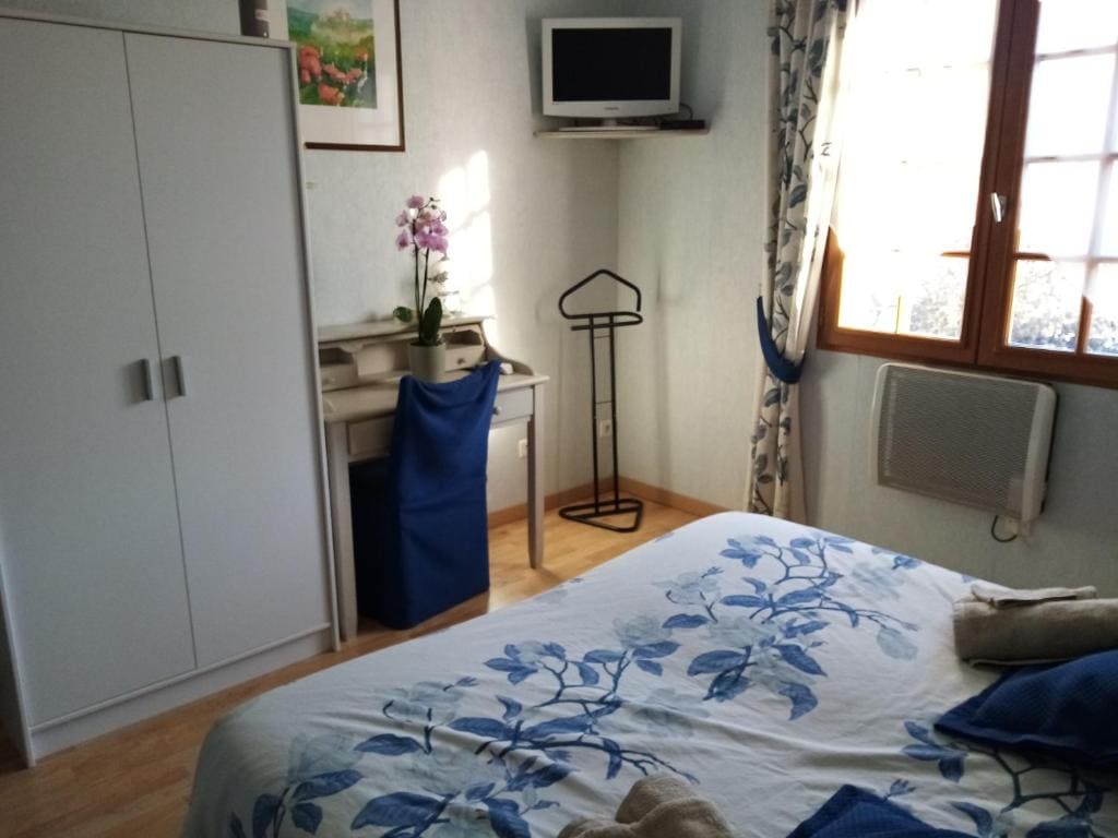 Triple Room with Pool View room - Image 2